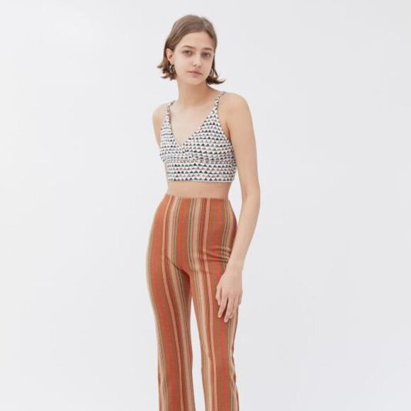 UO Louisa Jacquard Smocked Cropped Top - Picture 4 of 6